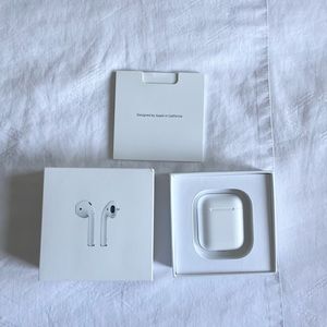 AUTHENTIC APPLE AIRPODS GEN 1!!